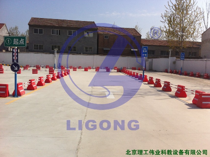 科目二場地考試，直角轉彎